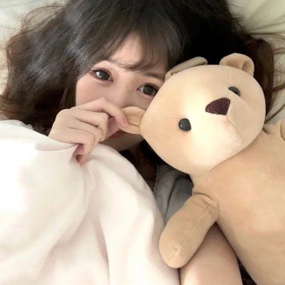 泳池里的女人